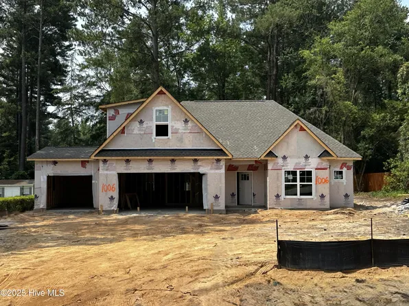 1006 E Prospect Avenue, Raeford, NC 28376