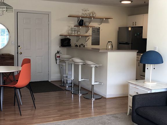3rd image of 412 Hildred Dr #412