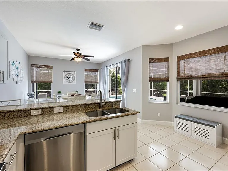 697 Crossfield Cir — Photo 7