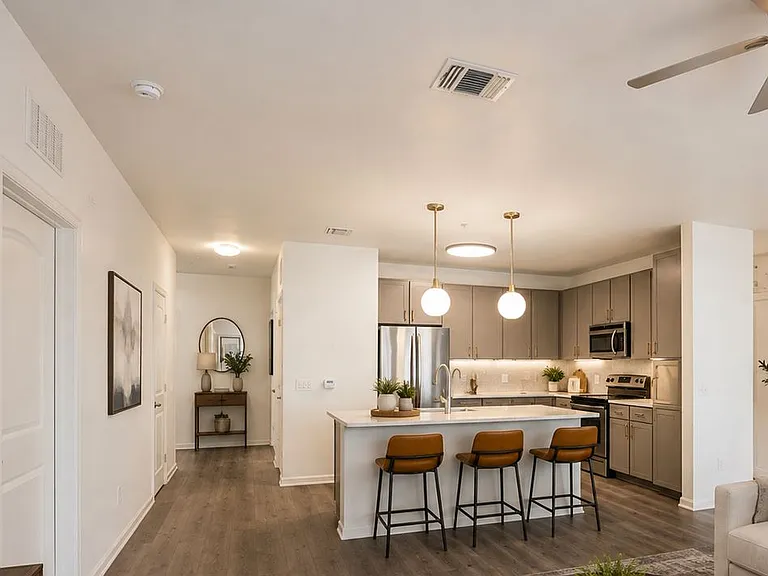 Mosaic Westshore Apartments — Photo 6
