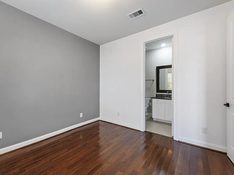 5747 Kansas St — Photo 5