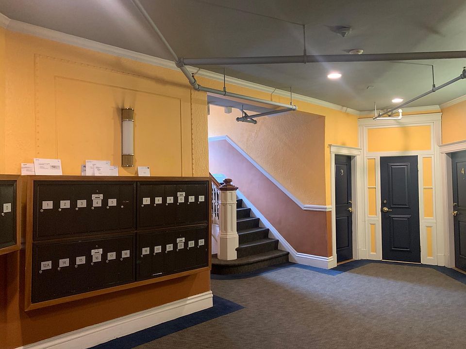 2nd image of 16 Queensberry St APT 21