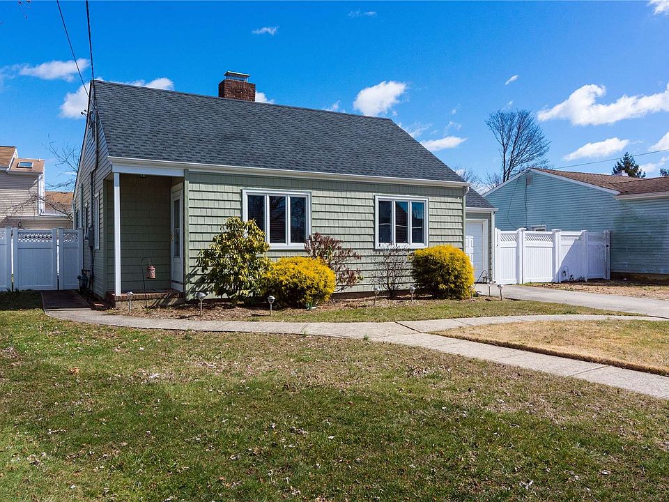 22 Carman Boulevard, Massapequa, NY 11758 Zillow