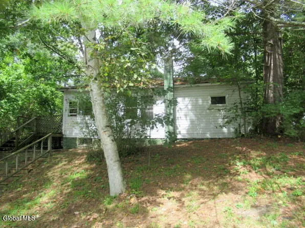 3 Wagon Trail, Queensbury, NY 12804