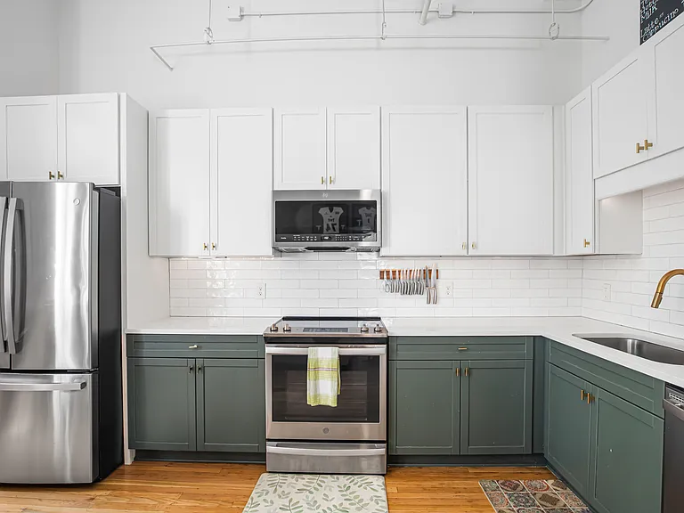 300 20th St N #204 — Photo 4