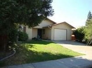 892 Mulberry Ln, Parlier, CA 93648