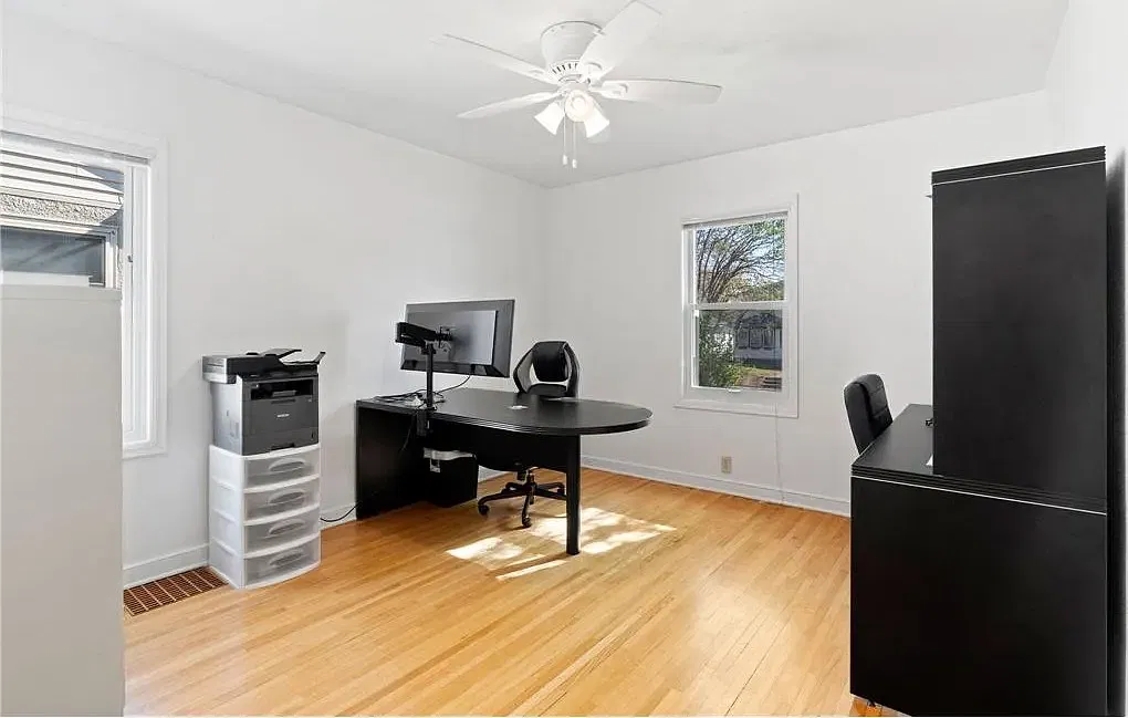 2 bed, 970 sqft, $1,975 — Photo 2
