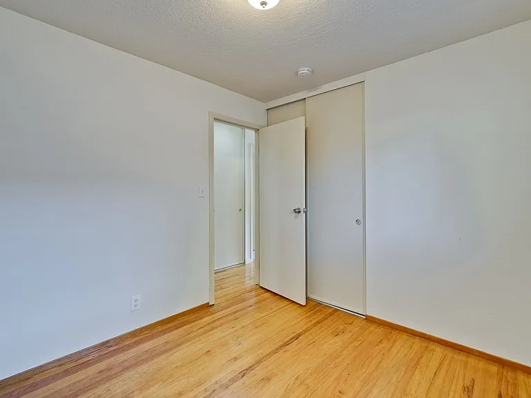 1109 White Cliff Dr — Photo 36