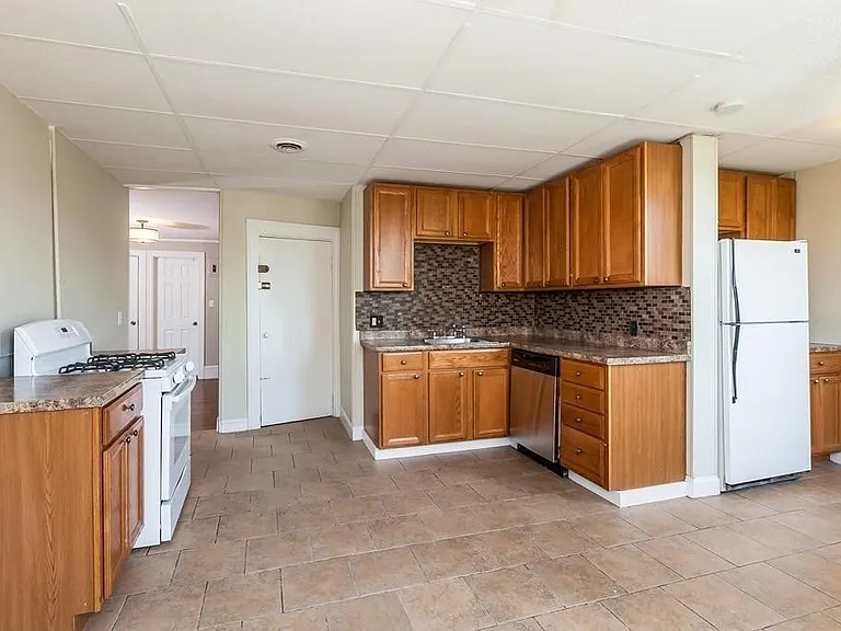 394 Riverway #12-12-12 — Photo 7