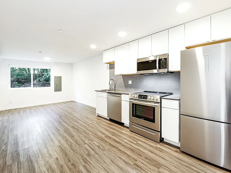 LYLA Eastlake Apartments — Photo 13
