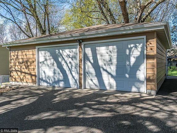 2nd image of 2997 Bellaire Ave