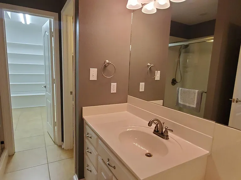 18257 Springmill Ct — Photo 37