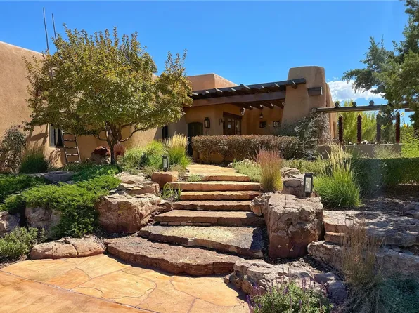 77 Headquarters Trl, Santa Fe, NM 87506