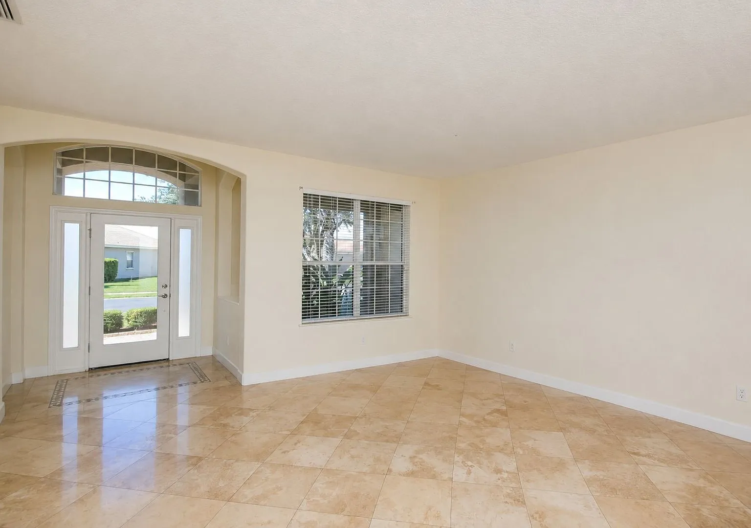 Spacious 4-Bedroom Executive Home in Gated River Place Community with Resort-Style Amenities — Photo 4
