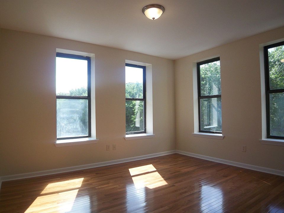 1st image of 192 Bradhurst Ave APT 19