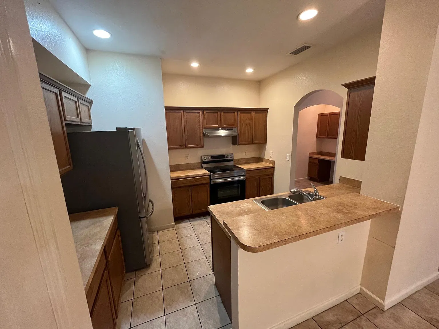 3 bed, 2.5 bath, 2013 sqft, $1,975 — Photo 4