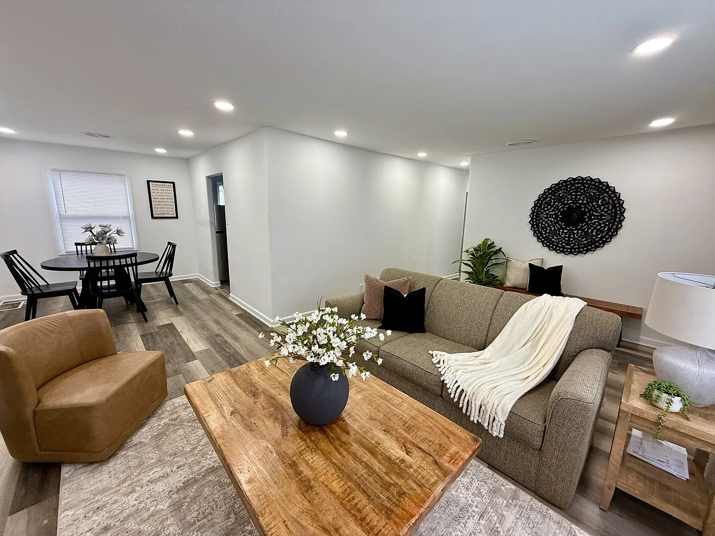 Stunning 2BR/1BA Home/10 Mins to Downtown/Fully Furnished/MoveInReady! — Photo 4