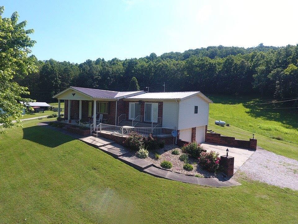 1st image of 924 Maple Creek Rd