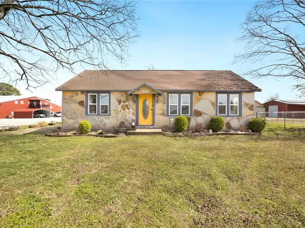 1227 W 1st Ave, Gentry, AR 72734