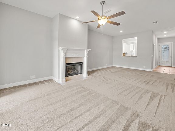 4th image of 2109 Country Club Dr
