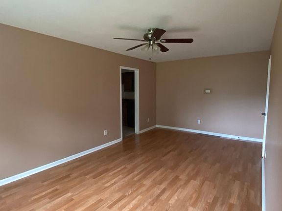 3rd image of 1413 Townley Dr APT 301