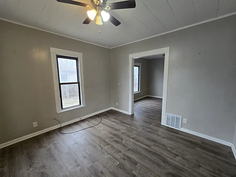 214 Edwards St — Photo 5