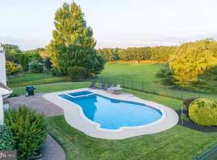 20 Chambord Ln, Voorhees, NJ 08043