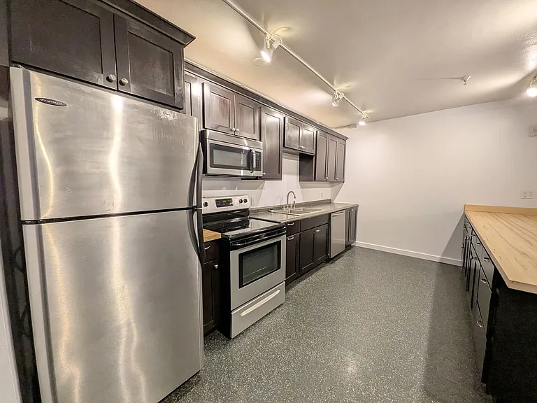 155 Liberty St NE — Photo 36