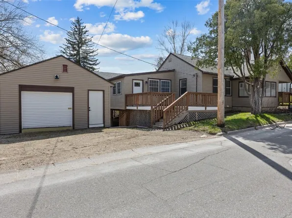 203 E Webster St, Anamosa, IA 52205