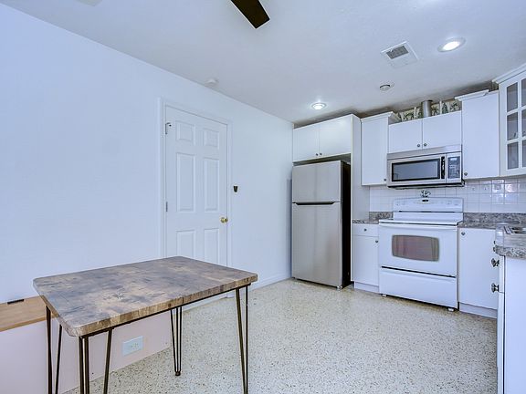 4th image of 4944 5th Ave N #B