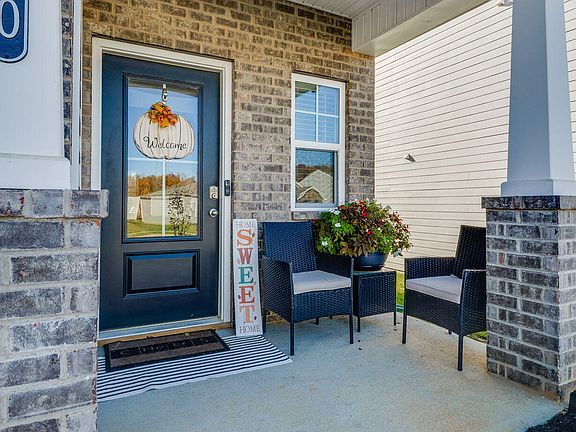 3rd image of 570 Sedgewick Way