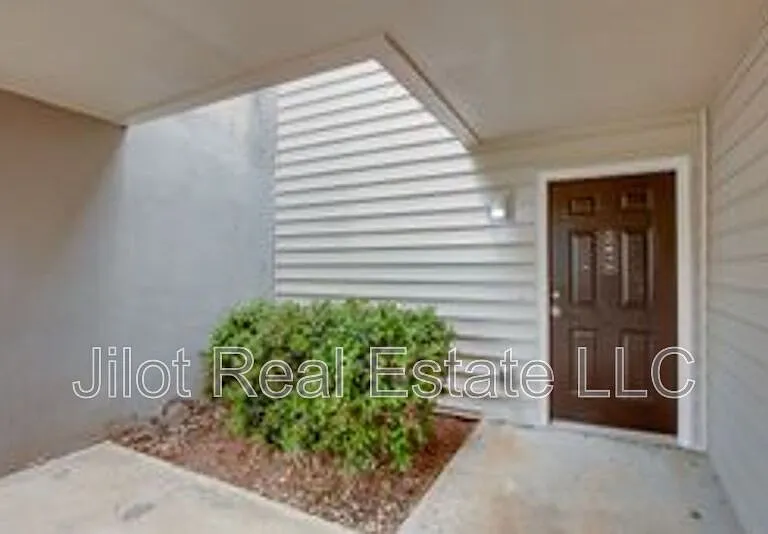 2015 Oak Park Ln — Photo 3