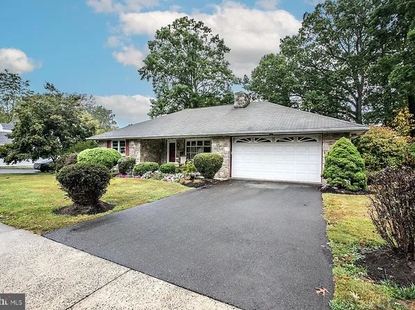 353 Edgewood Dr, Hatfield, PA 19440