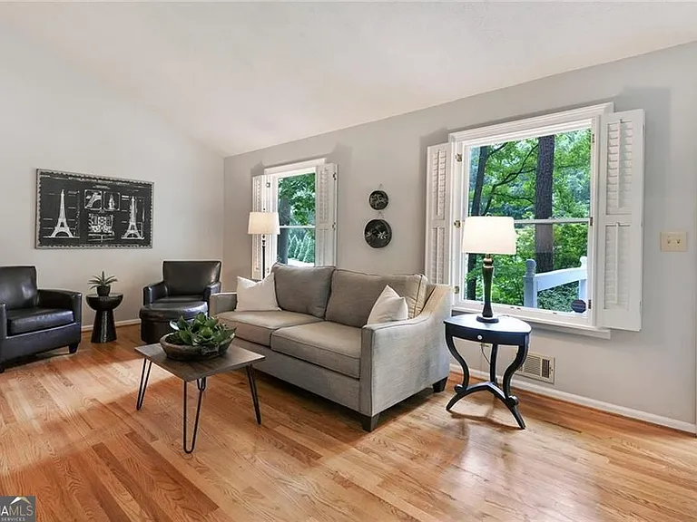 130 Cains Cove Dr — Photo 10