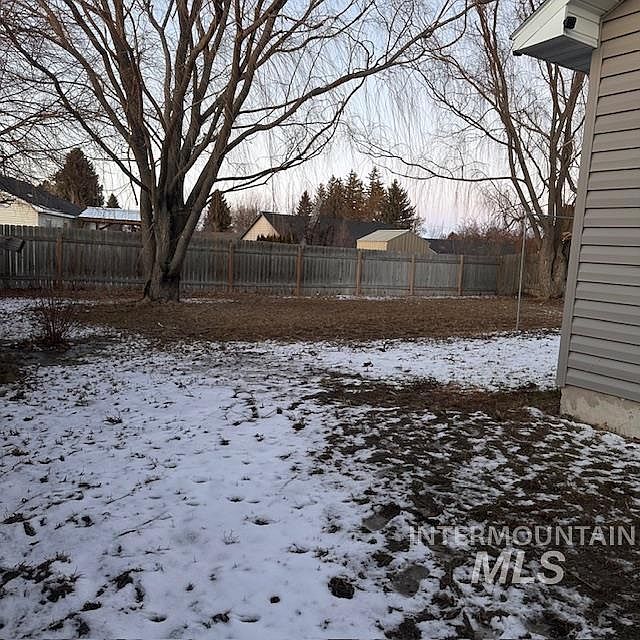 2nd image of 285 W 2nd St