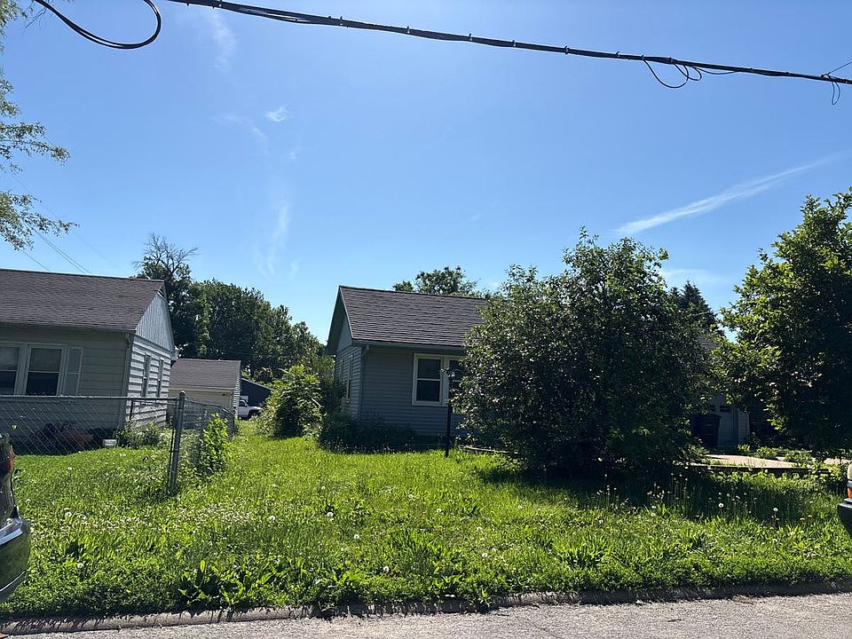 2nd image of 2227 E 23rd St
