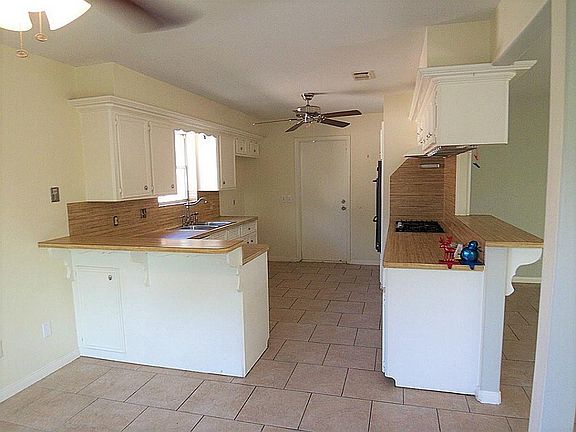 5th image of 9829 Casa Loma Dr