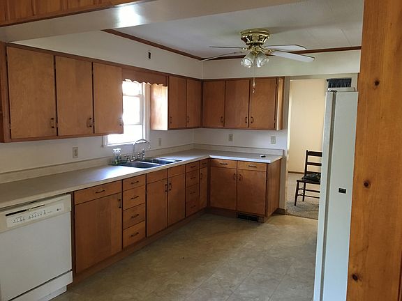 5th image of 145 Oakwood Ave