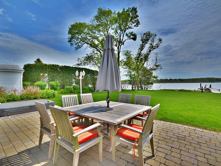 Little Neck Rd — Photo 35