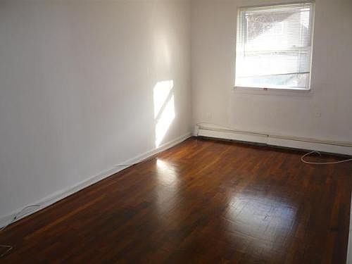 4th image of 2727 Mill Ave