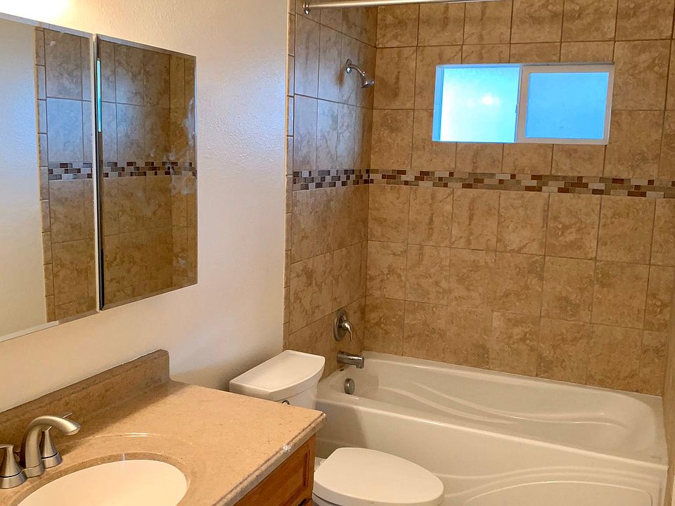 Newly renovated full bath. New water heater installed