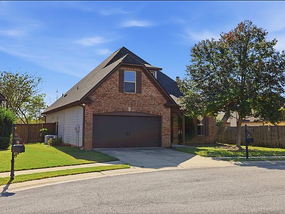 3rd image of 2304 Dunbar Cir