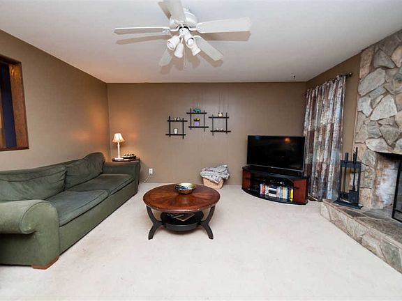 4th image of 15 Willow Pines Ct