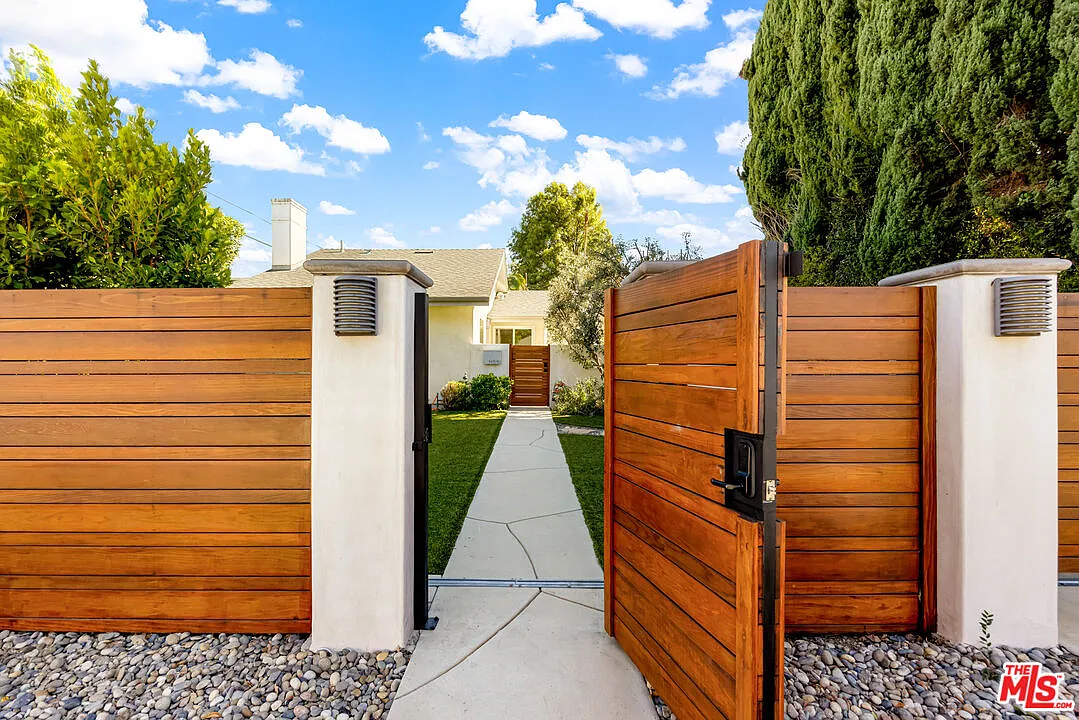 4 bed, 3.0 bath, 2100 sqft, $7,500 — Photo 2