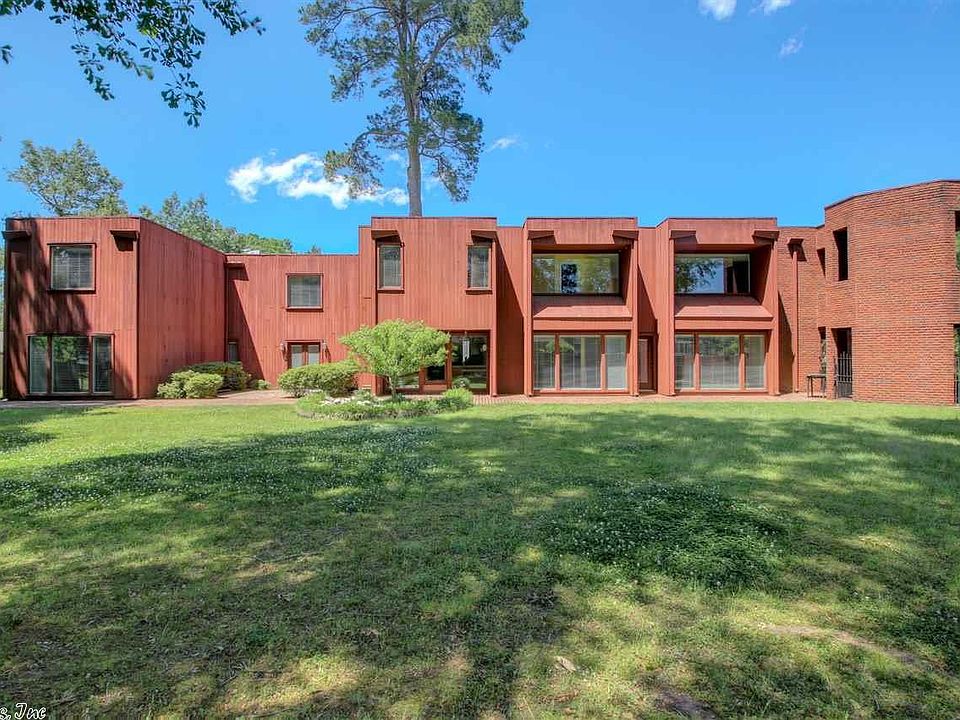 1st image of 4 Elmwood Cir