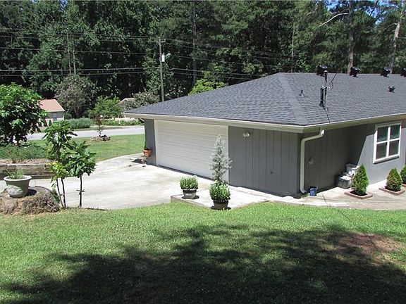 2nd image of 1902 N Oak Dr