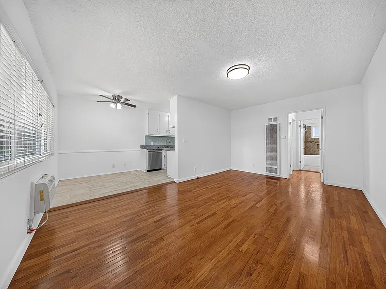 11330 Ohio Ave — Photo 5
