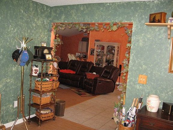 3rd image of 21 Barrington Dr
