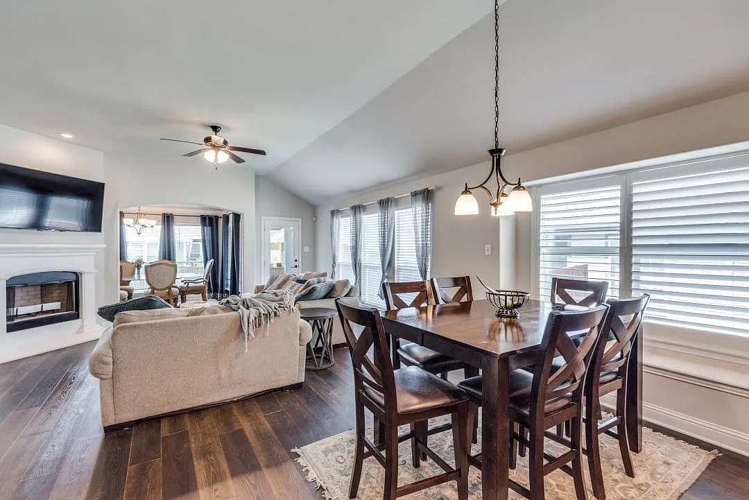4 bed, 2.0 bath, 2087 sqft, $3,025 — Photo 4