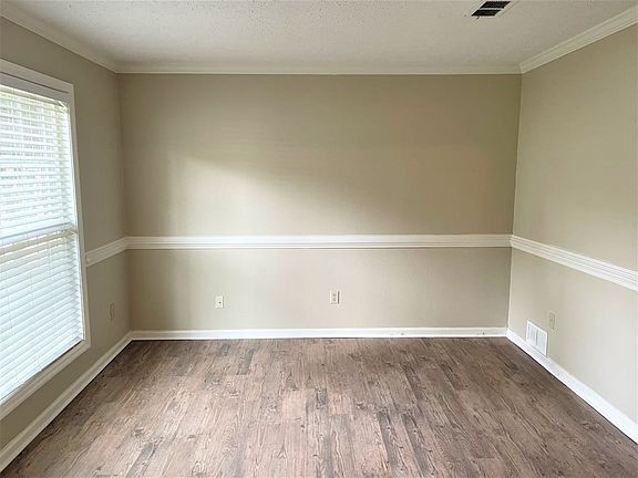 4th image of 60 Songbird Ct NW